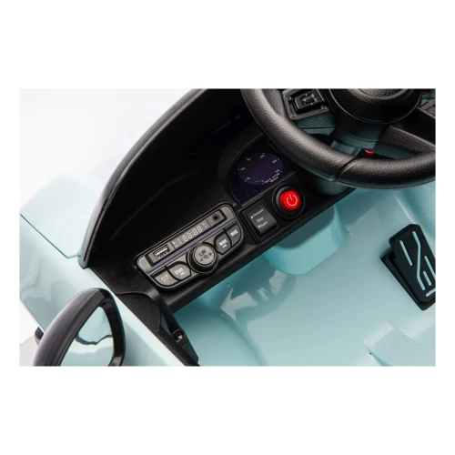 Panel audio z portem USB, odtwarzaczem MP3 i przełącznikiem kierunku jazdy – deska rozdzielcza miętowego Porsche Macan Turbo na akumulator dla dzieci.webp
