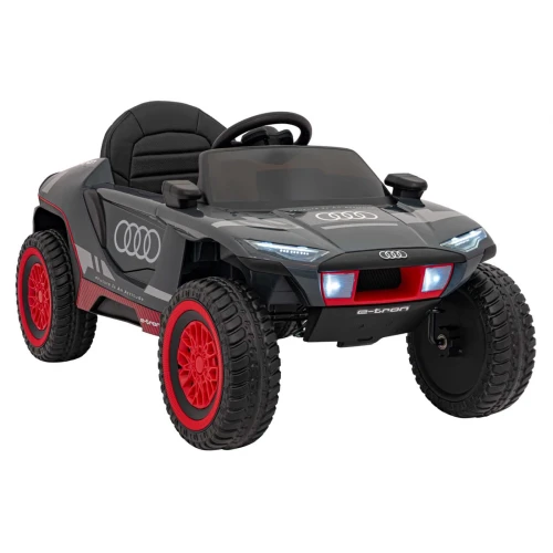 Przód i prawy bok z czerwonymi felgami i logo Audi – szare Audi RSQ e-tron, terenówka na akumulator dla dzieci.webp