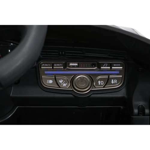 Panel audio z portem USB, wejściem AUX, MP3, wskaźnikiem baterii i przełącznikiem prędkości – deska rozdzielcza czarnego Audi RS6 Avant GT na akumulator dla dzieci.webp