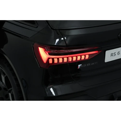 Tylna lampa LED z emblematem RS 6 GT – efektowne oświetlenie czarnego Audi RS6 Avant GT, auta elektrycznego na akumulator dla dzieci.webp