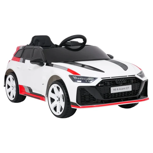 Przód i prawy bok z białymi felgami i sportowymi naklejkami GT – białe Audi RS6 Avant GT, sportowe kombi na akumulator dla dzieci.webp