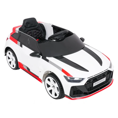 Przód i prawy bok z góry ze sportowym fotelem i czerwonymi akcentami – białe Audi RS6 Avant GT, pojazd na akumulator dla dzieci.webp
