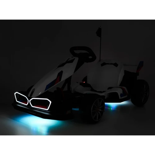 Podświetlany grill LED i kolorowe podświetlenie podwozia po zmroku – biały gokart BMW Drift na akumulator dla dzieci.webp