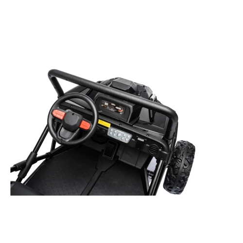 Widok z góry na kokpit z kierownicą, wyświetlaczem i panelem audio – wnętrze czarnego Buggy Sport Outland 4x4 na akumulator dla dzieci.webp