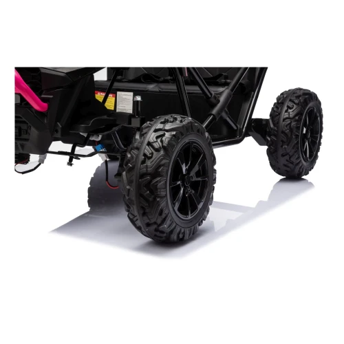 Przednie koło z terenowym bieżnikiem EVA i czarną felgą – zbliżenie różowego buggy Sport Outland 4x4 na akumulator dla dzieci.webp
