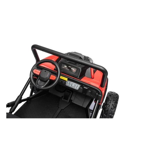 Kierownica, ekran cyfrowy, panel audio i pedał gazu – widok z góry na kokpit czerwonego buggy Sport Outland 4x4 na akumulator dla dzieci.webp